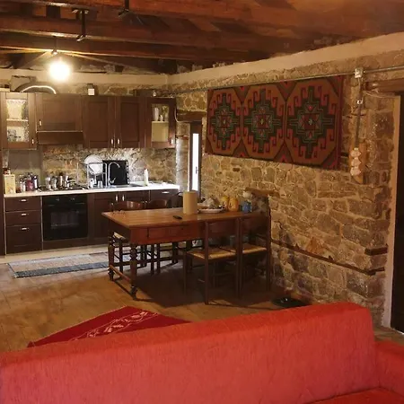 Picturesque Double Flat Country House * Θραψίμι
