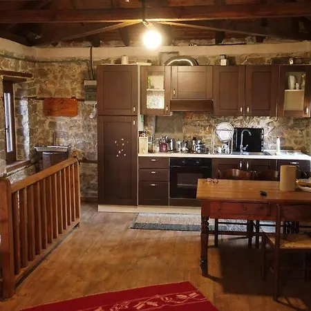 Σπίτι διακοπών Picturesque Double Flat Country House Θραψίμι